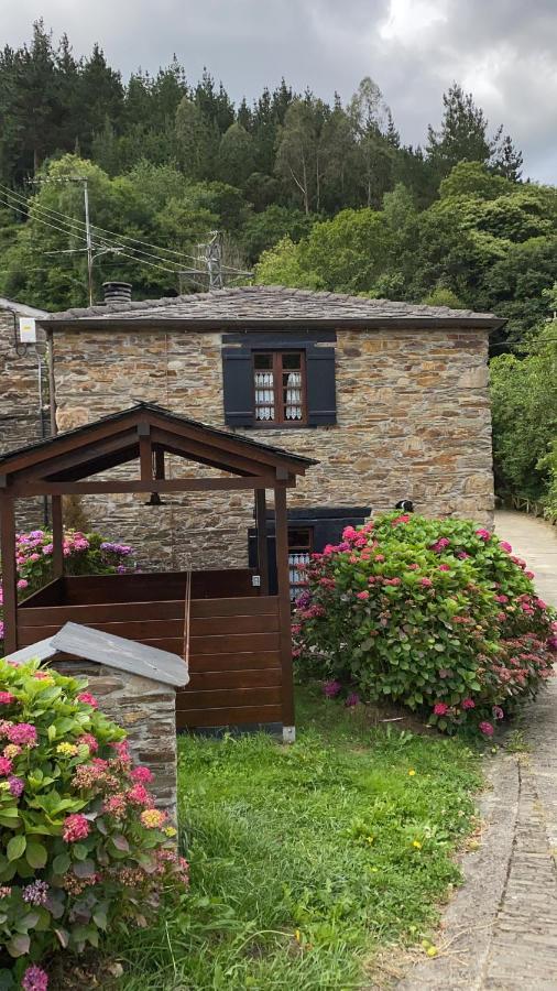 Casas Rurales Tareira En Taramundi Exterior photo