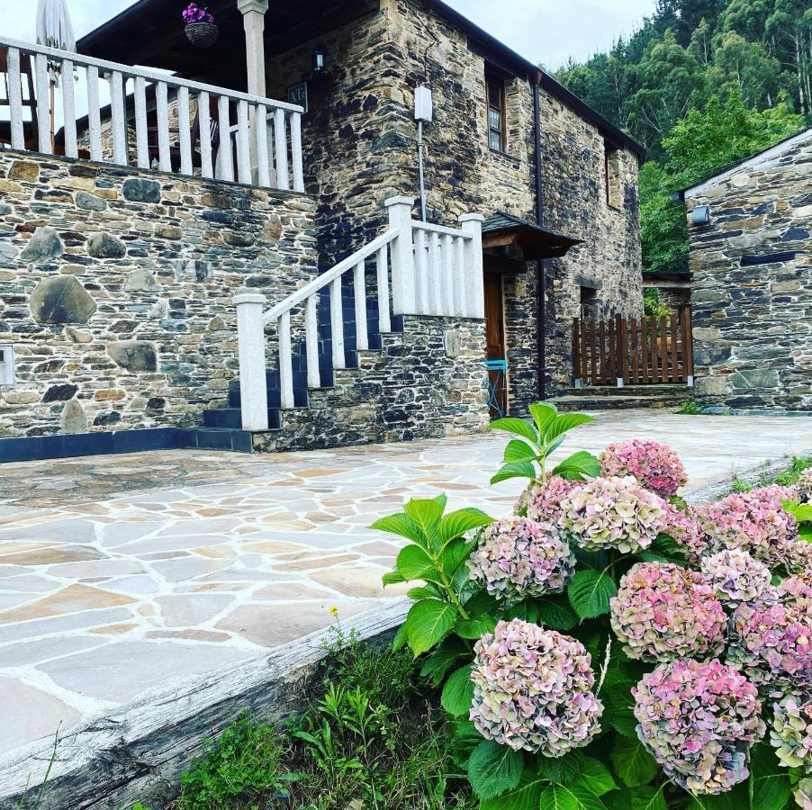 Casas Rurales Tareira En Taramundi Exterior photo