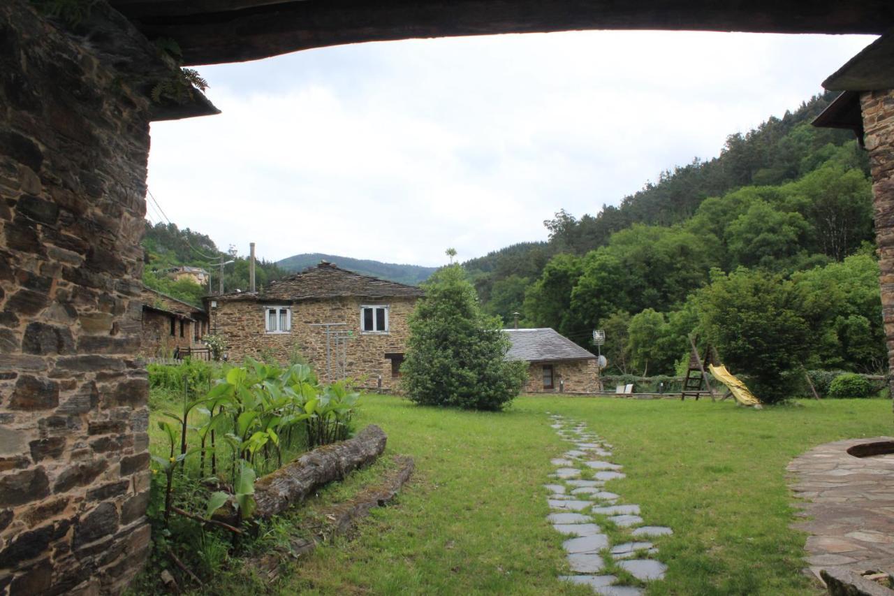 Casas Rurales Tareira En Taramundi Exterior photo